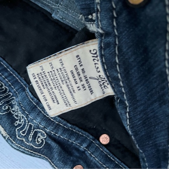 Miss Me Embellished Jeans with Rhinestone Details - Picture 12 of 13